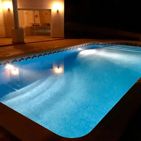 Lovely Burgau Just 3 Mins Walk From 빌라 *