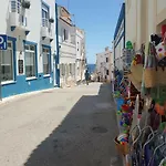 Lovely Burgau Just 3 Mins Walk From 布德恩斯