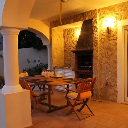 Lovely Burgau Just 3 Mins Walk From 别墅 布德恩斯
